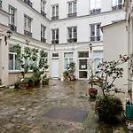 Contemporary & Comfortable 2 Bedroom Apartment In Paris