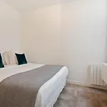 Contemporary & Comfortable 2 Bedroom Apartment In Paris