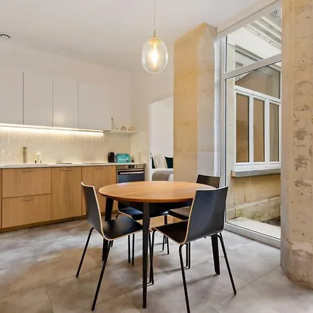 Contemporary & Comfortable 2 Bedroom In * Parigi