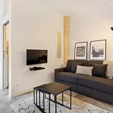 Contemporary & Comfortable 2 Bedroom In Parigi