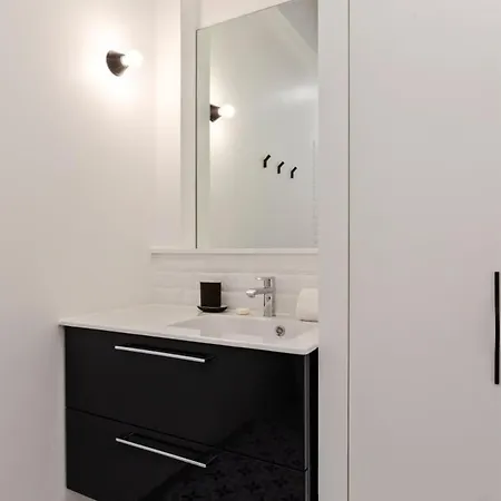 Contemporary & Comfortable 2 Bedroom In Appartamento *